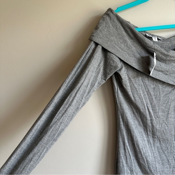 NWT Express Gray Off the Shoulder Long Sleeve Tee Shirt M - Picture 4 of 9